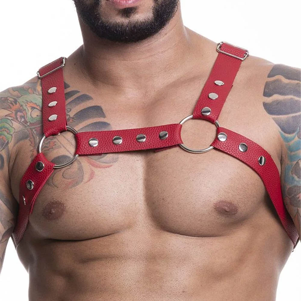 Harness Arreio Masculino Vermelho, detalhe dos rebites e argolas met�licas em uma das tiras frontais