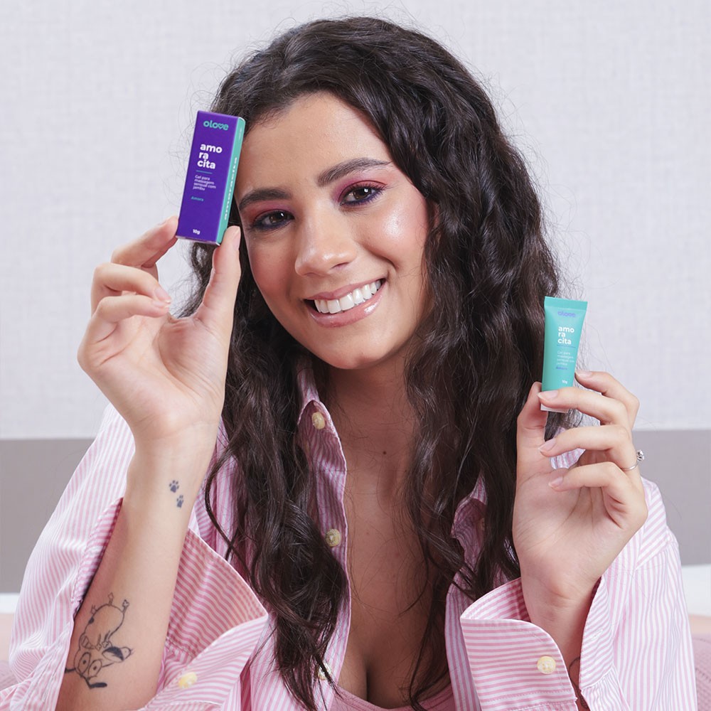 Vista superior do Gel Vibrador L�quido Beij�vel Amoracita, com o frasco e a caixa abertos, mostrando o gel dentro da embalagem.