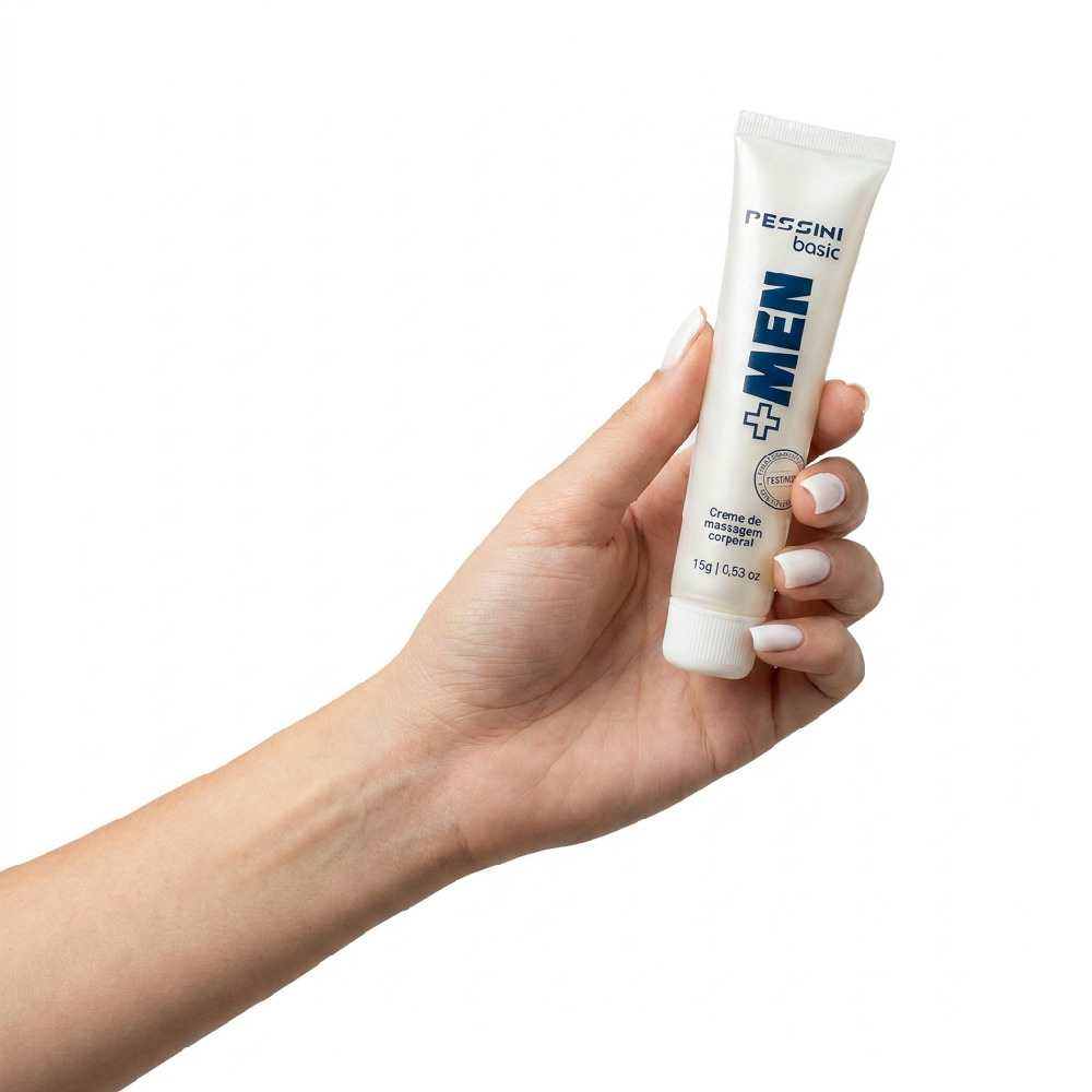 M�o segurando o Gel Excitante Masculino Intensificador de Ere��o + Men 15g da Pessini Cosm�tico, mostrando o tamanho compacto e a praticidade do produto.