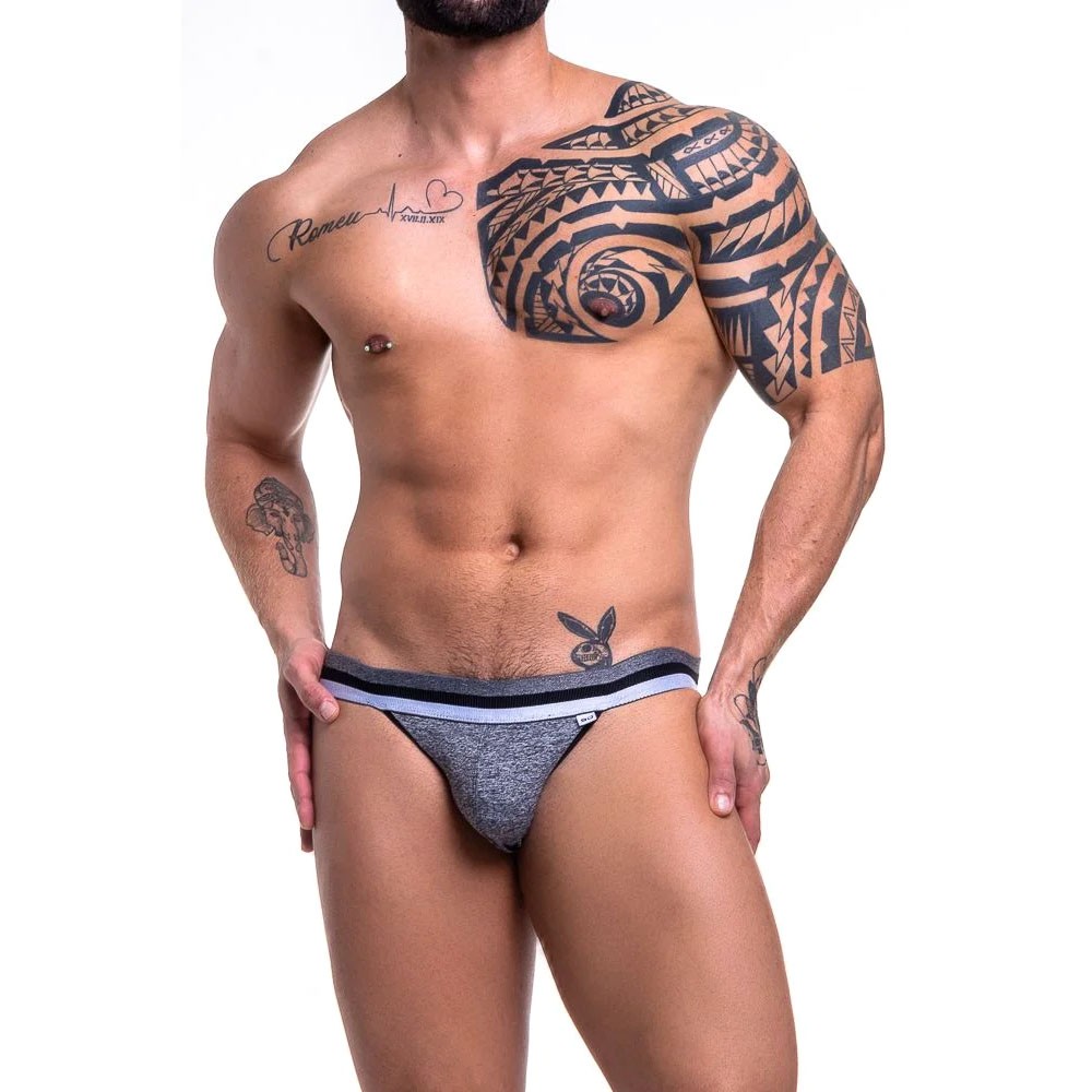 Cueca Sensual Jock com El�stico e Abertura Atr�s Cinza - Modelo completo exibindo a pe�a