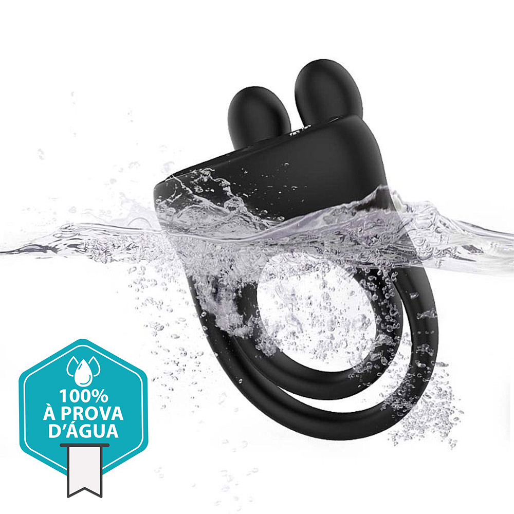 Anel peniano e escrotal Rabbit preto recarreg�vel submerso em �gua, destacando a funcionalidade � prova d'�gua