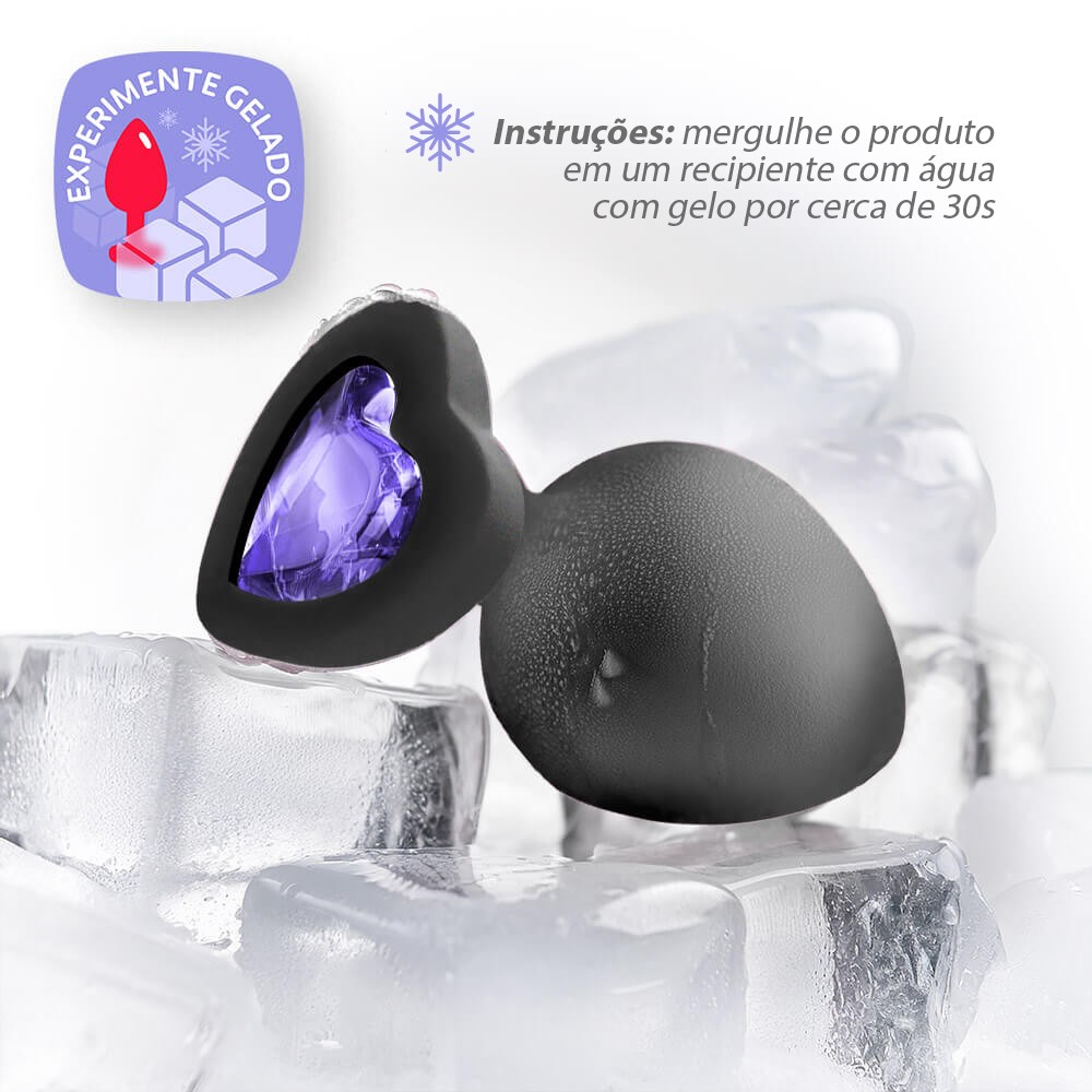 Imagem ambientada do Plug Anal Joia em Silicone Preto com Base Cora��o destacando a eleg�ncia e o toque rom�ntico