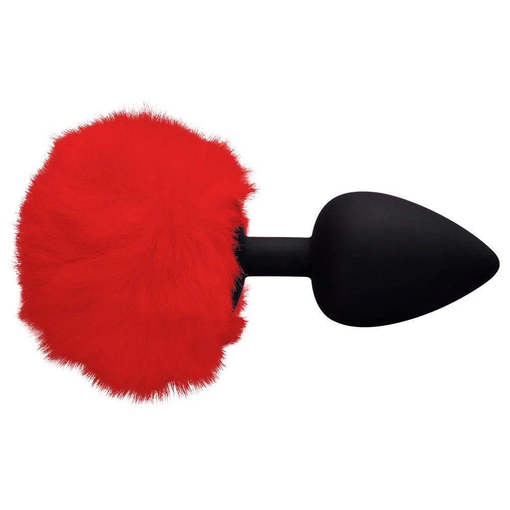 Plug anal de silicone preto com pompom de coelho vermelho, vis�o lateral detalhando a jun��o do plug e rabo