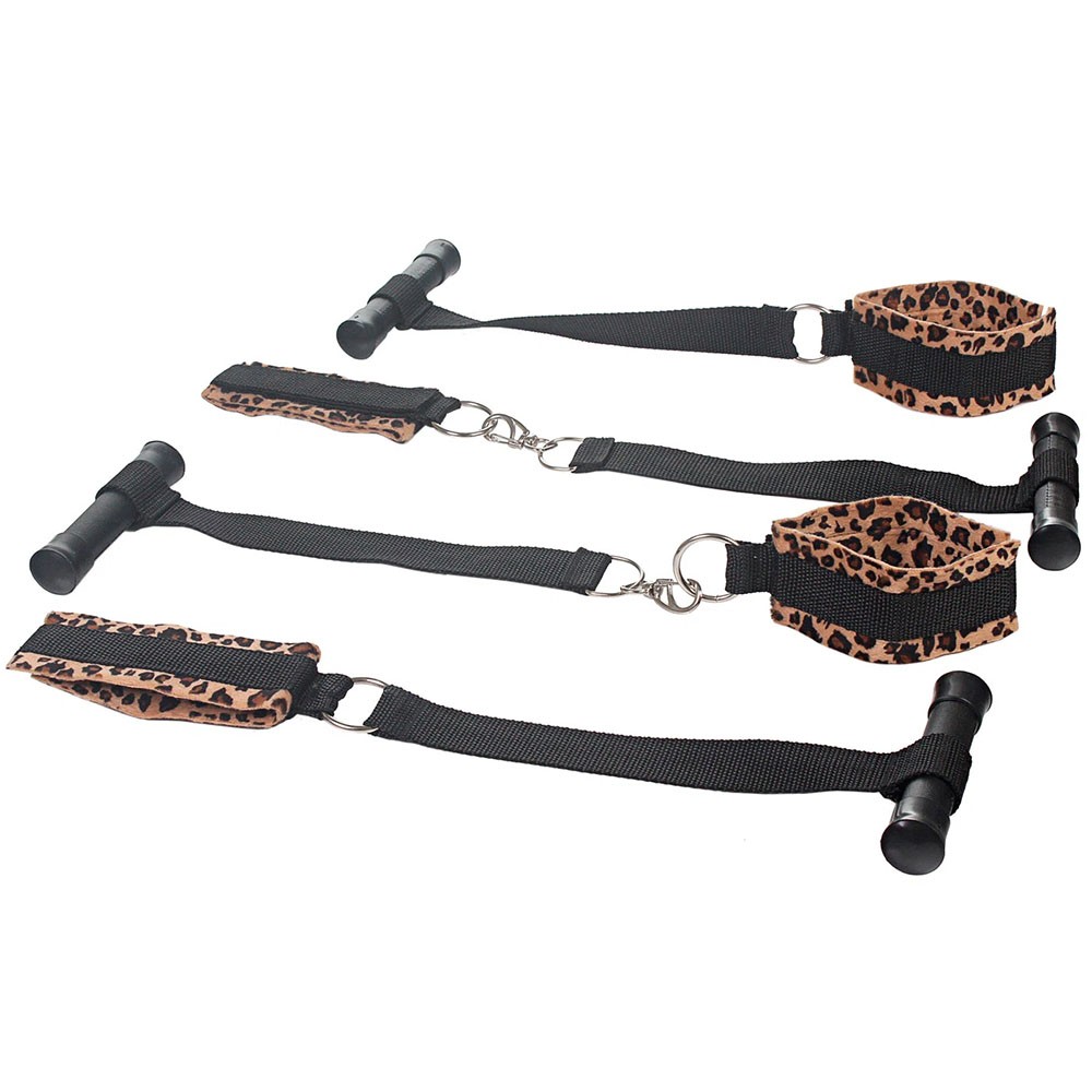 Kit Bondage para Porta Preto Leopardo, close-up dos suportes e algemas