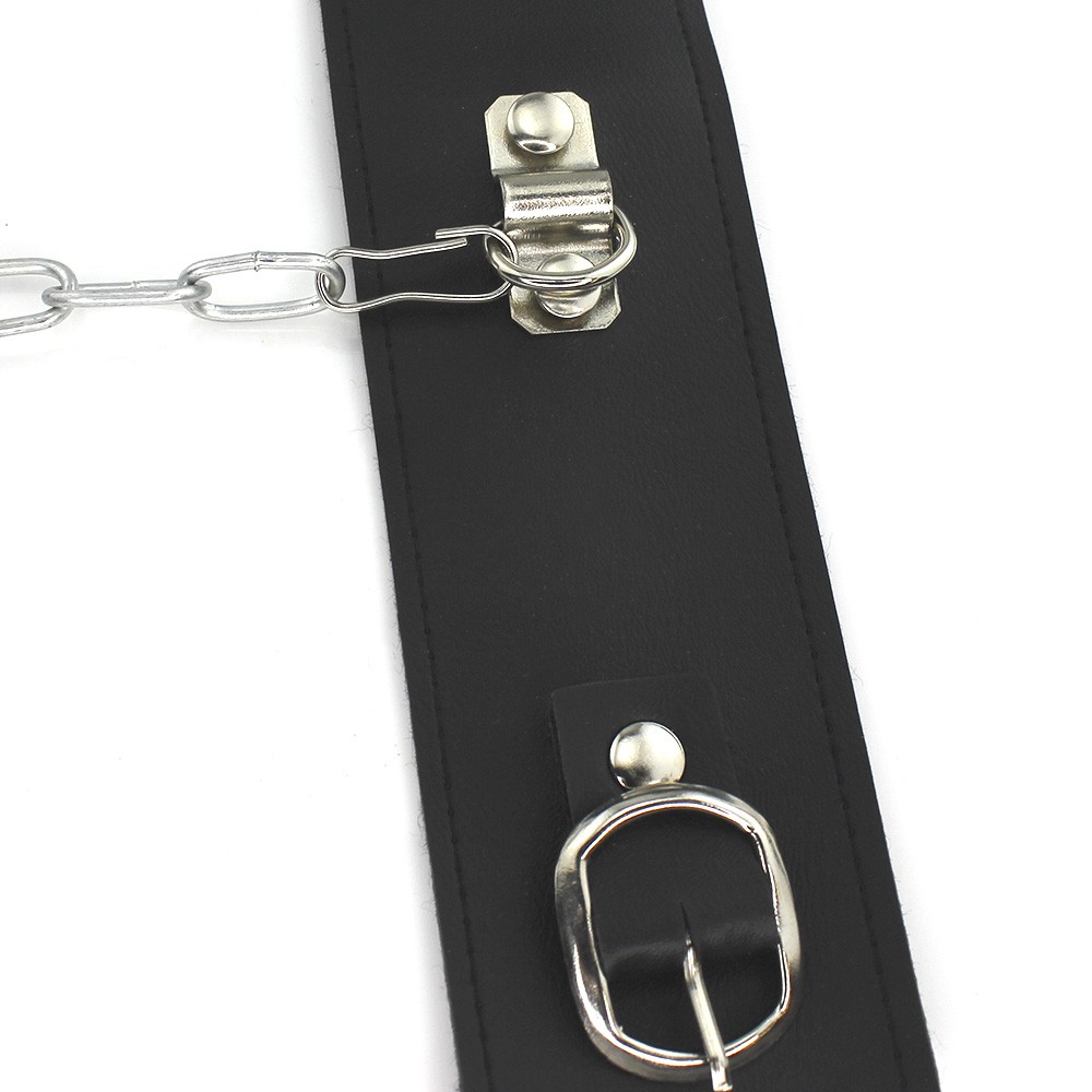 close na ponta anat�mica do plug anal de metal para inser��o gradual segura e confort�vel