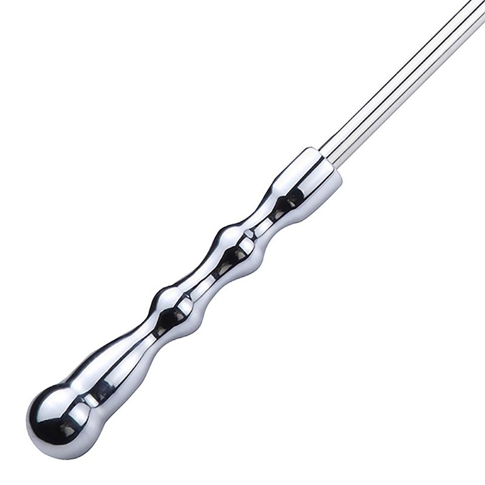 detalhe do acabamento em a�o inox do plug anal joia mostrando brilho met�lico premium e superf�cie lisa