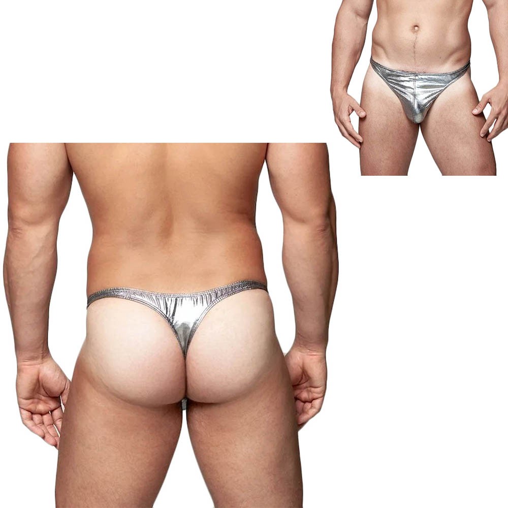 produto | Vista lateral da cueca fio dental prata no corpo de um modelo masculino