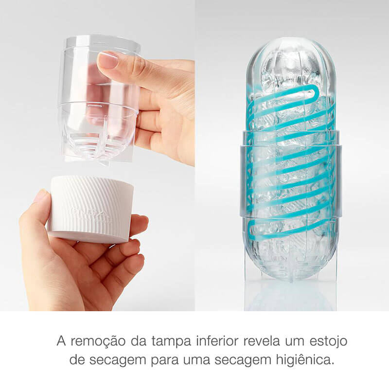 M�o segurando o Masturbador Masculino Tenga Spinner Texturizado 01 Tetra com setas azuis indicando o movimento de rota��o interna, destacando a inova��o do produto