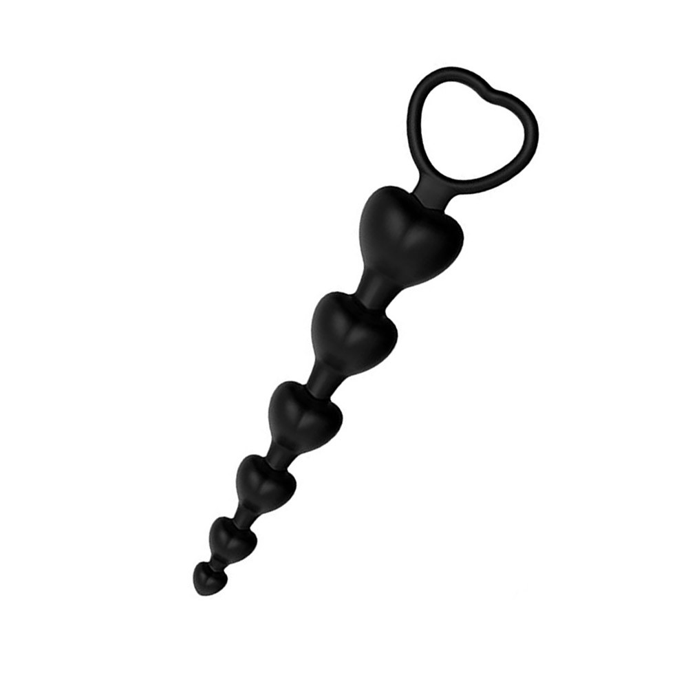 Close-up da base da bolinha anal de silicone preta com argola em formato de cora��o