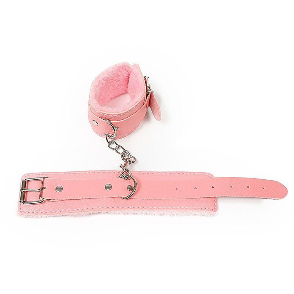Algema BDSM rosa com pel�cia macia em vista lateral, destacando a fivela ajust�vel e a corrente prateada