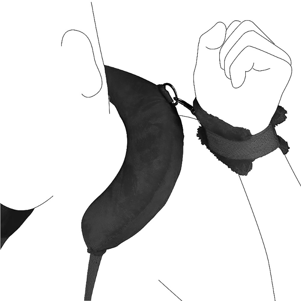 Kit Bondage Preto, vista a�rea das algemas de punho e perna em pel�cia e do apoio de cabe�a, destacando as costuras e o tecido macio