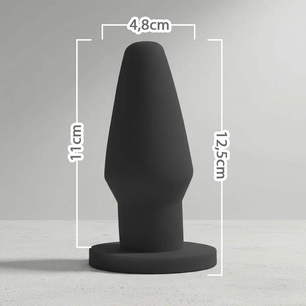 Plug anal de PVC flex�vel preto, deitado de lado, mostrando a ponta arredondada e a flexibilidade do material