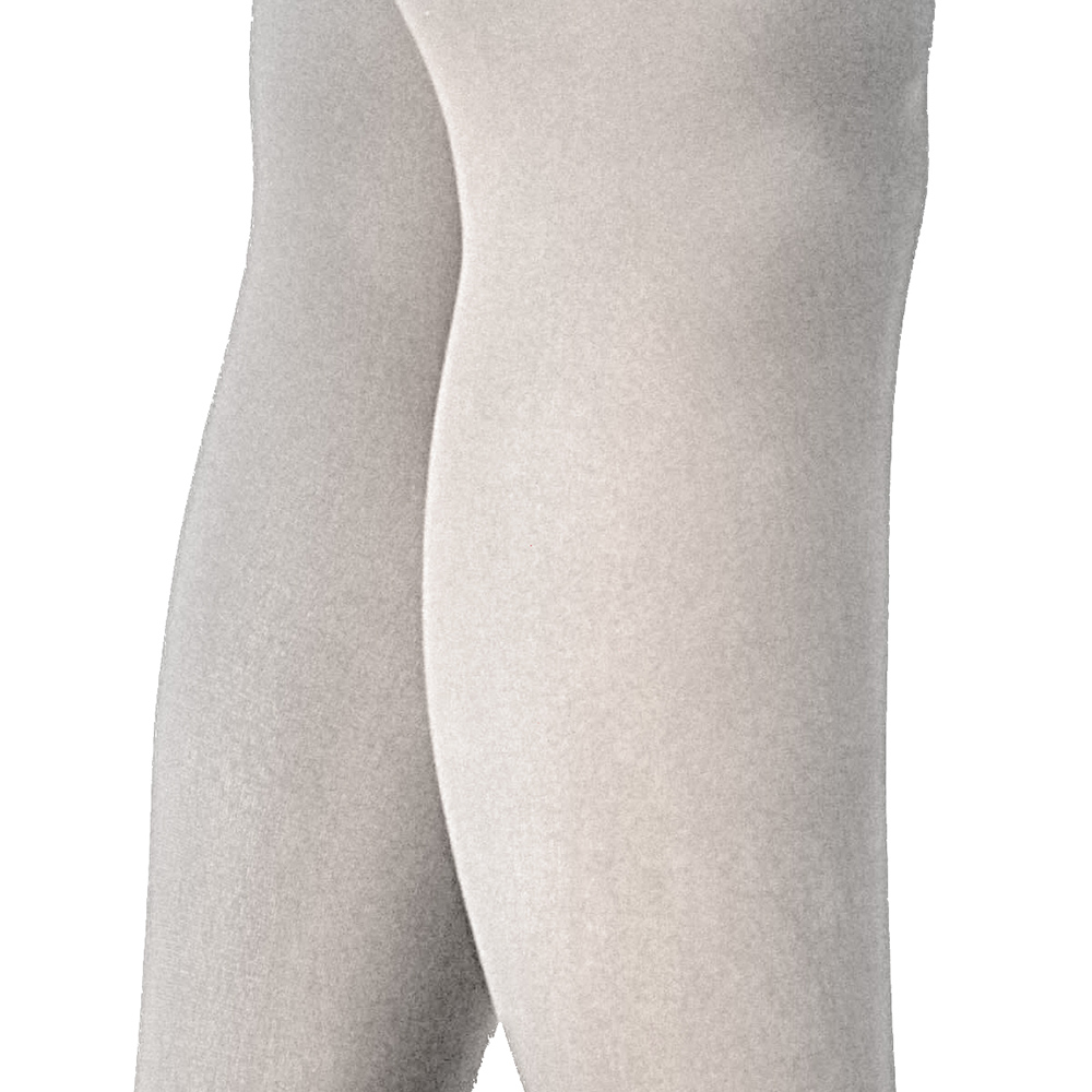 Vista lateral da Meia Fina Sensual Branca 7/8, mostrando o caimento do tecido nas pernas e a aus�ncia de costuras vis�veis
