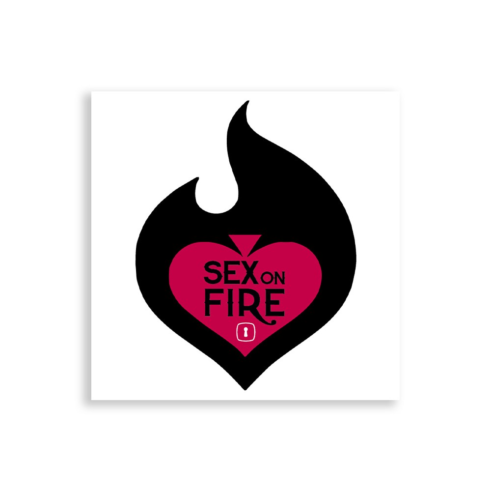 Detalhe da Tatuagem Tempor�ria Sex ON Fire em fundo branco, mostrando claramente a chama preta e o cora��o vermelho com a frase