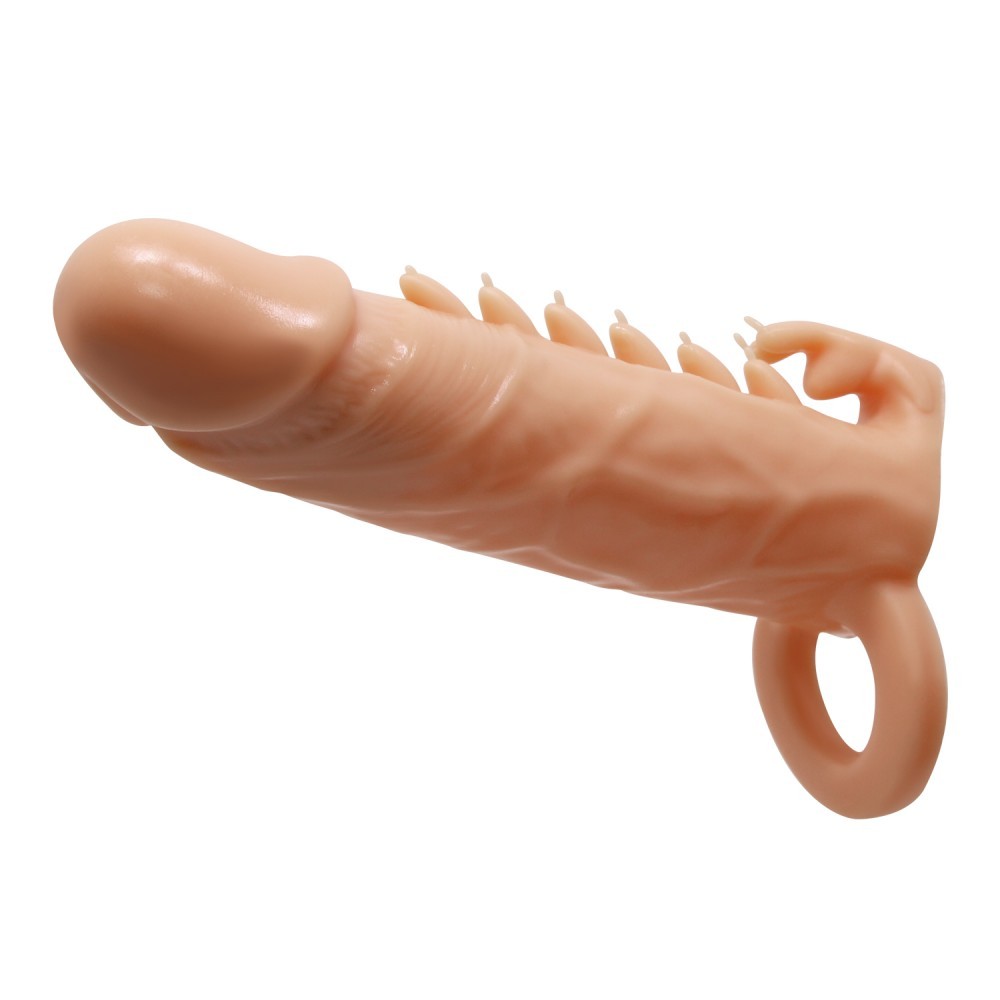 Capa Peniana sem Vibrador em Silicone com Anel Escrotal e Estimulador de Clit�ris sendo aplicada em uma ilustra��o para demonstrar o modo de uso