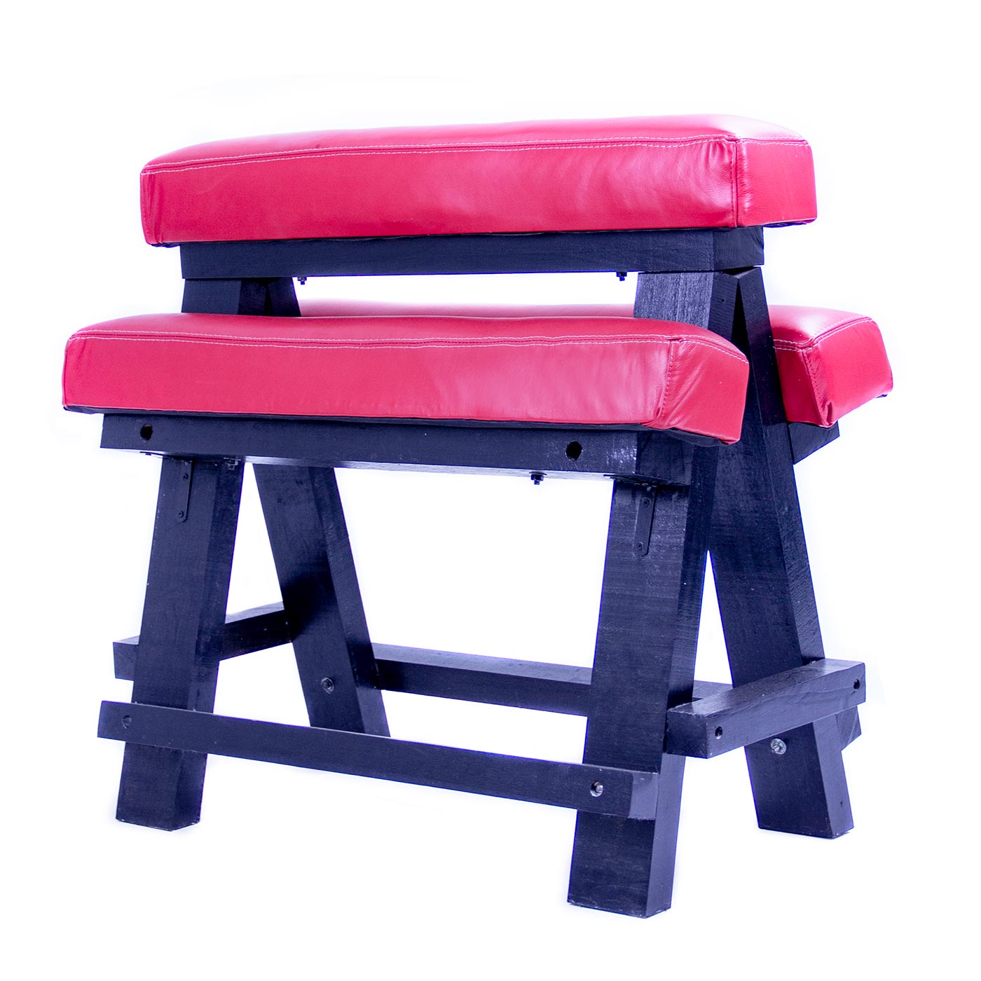 M�vel BDSM Cavalete Vermelho em vista lateral angular, com a estrutura robusta em destaque