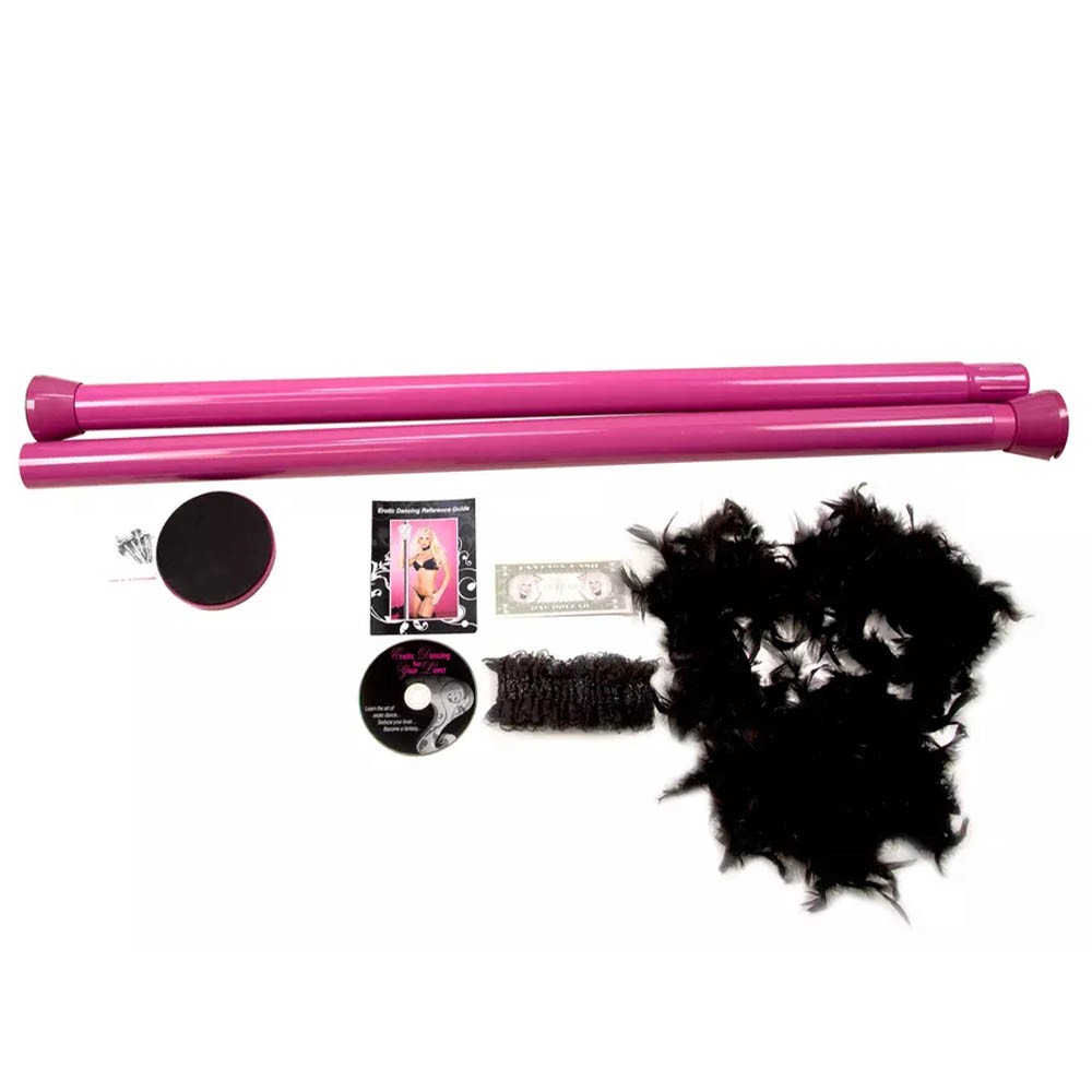 Componentes do kit de pole dance rosa separados na mesa, incluindo barra, acess�rios e CD de instru��es