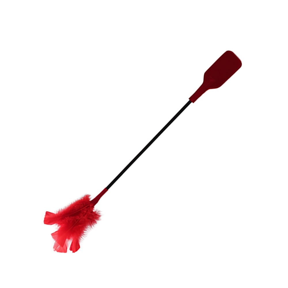 Chibata em Courvin com Plumas Vermelha com as plumas viradas para baixo, mostrando o detalhe do courvin