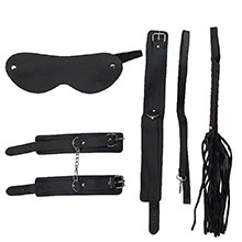 Foto do Produto Kit Bondage em PU (Imitação de Couro) com Algema, Venda, Coleira, Guia e Flogger Preto