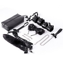 Foto do Produto Kit Bondage 6 com Necessaire: Algema, Plug Rabo, Coleira, Tornozeleira, Flogger e Tiara Preto