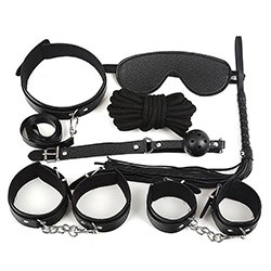 Foto do Produto Kit Bondage 6: Mordaça, Coleira, Chicote, Algema e Tornozeleira em PU (Imitação de Couro) Preto
