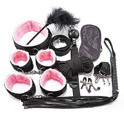 Foto do Produto Kit Bondage 10: Mordaça, Venda, Coleira, Flogger e Mais 6 Itens em Nylon e Pelúcia Preto e Rosa