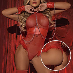 Fantasia Erótica Gatinha Submissa em Tule Transparente com Algemas e Correntes Vermelha