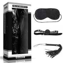Foto do Produto Kit Bondage em PU (Imitação de Couro) com Flogger, Mordaça e Venda Preto